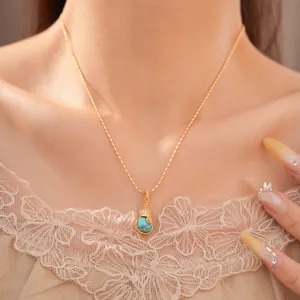 Elegante 18k vergulde kalebas ketting met turquoise en fonkelende zirkoon details