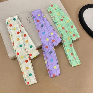 Drei bunte Polka-Dot-Halstücher aus Polyester in Creme, Lila und frischem Mintgrün