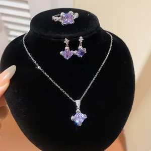 Parure de bijoux élégante en zircon violet avec collier, boucles d'oreilles et bague