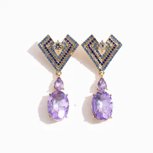Boucles d'oreilles cœur géométriques avec pierres ovales mauves et strass bleus
