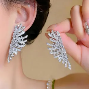 Orecchini a Bottone con Ala in Rame e Zirconia di Lusso per Donna Eleganti a Forma di Piuma Placcati in Argento Gioielli da Matrimonio