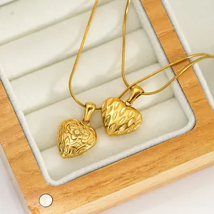 Vintage 18K Vergulde Roestvrijstalen 3D Hart Hanger Halsketting Voor Vrouwen Elegante Slangenketting Florale Geometrische Textuur Sieraden