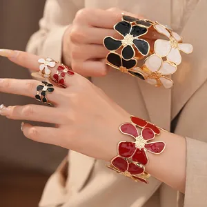 Europäisches Gefaltetes Blumen-Öltropfen-Offener-Ring-Und-Armband-Set Gold Vergoldet Emaille Floral Schmuck Zweiteiler Für Damen