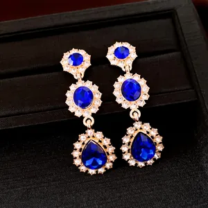 Elegante vintage gouden hangende oorbellen met koningsblauwe waterdruppel kristallen
