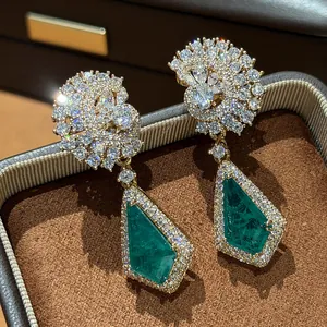 Boucles d'Oreilles Clous Pendentif Goutte d'Eau en Zirconia Plaqué Or 18k pour Femmes Bijoux Élégants en Zirconia Vert