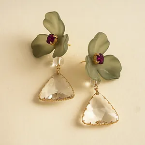 Boucles d'oreilles fleurs vintage en acrylique avec cristal violet et pendentif triangle