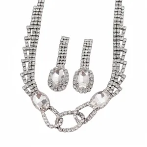 Elegantes Kupfer Strass Oval Anhänger Schmuckset Für Damen Retro Versilbert Mehrreihige Halskette Ohrstecker Bankett Party