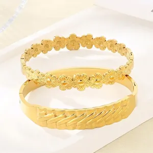 Brazalete de Acero Inoxidable con Costura de Flores Chapado en Oro de 18k Minimalista Estilo Ins Joyería Geométrica para Mujeres