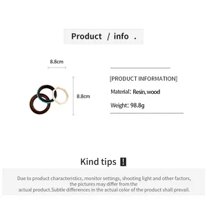 Gedetailleerde weergave van hars en houten geometrische armbanden met afmetingen en gewicht