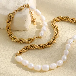 Detailansicht der französischen Vintage 18K vergoldeten Kette mit barocken Perlen.