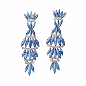 Geometrische Quaste Lange Hängende Ohrringe Für Damen Elegant Strass Eingelegte Legierung Silber Stift Luxuriöser Modeschmuck Party