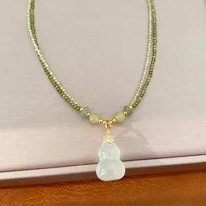 Elegante collana a due strati di perline placcata oro 18k con pendente hulu bianco
