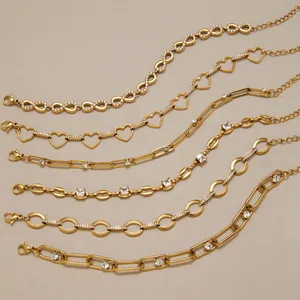 Goldene Edelstahlarmbänder mit Zirkonia-Kristallen in verschiedenen eleganten Designs