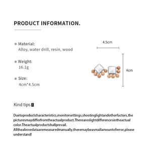 Product details of French retro diamond resin and wood bead earrings with dimensions.