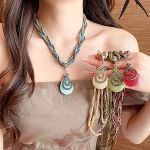 Colliers de perles en cristal bohème avec pendentifs multicolores