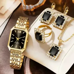 Vue détaillée d'un coffret montre femme en or de luxe avec bijoux en pierres précieuses noires.