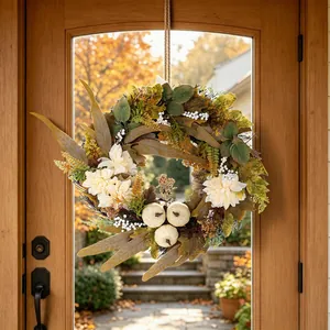 Corona de otoño de Acción de Gracias con calabazas blancas y hojas de arce decor