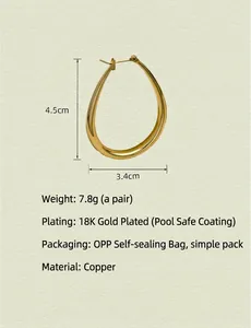 Dettaglio di orecchini a cerchio minimalisti placcati oro 18K con dimensioni e specifiche