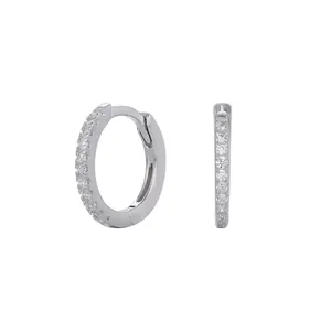 Elegante S925 sterling zilveren oorringen met een fonkelende pavé van zirkonia.
