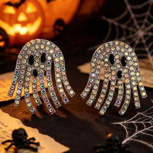 Funkelnde Geisterohrringe mit irisierenden Strasssteinen für Halloween-Kostüme