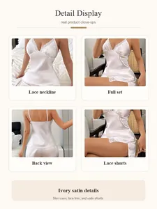 Détails du pyjama en satin ivoire avec finitions en dentelle et vue de l'arrière.