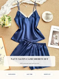 Completo sottoveste e shorts in raso blu navy con delicati dettagli in pizzo bianco