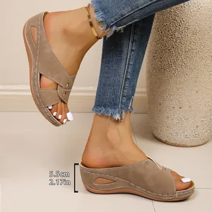 Women's platform wedge sandals with peep toe, cross straps and 5.5cm heel height.