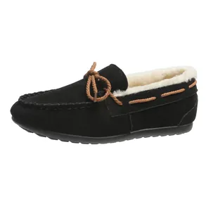 Warme Damen-Slipper mit Fleece-Futter in Schwarz und dekorativer brauner Schleife