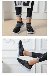 Detailansicht schwarzer Fly-Knit-Sneaker mit funkelndem Strassbesatz für Damenmode