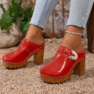 Women Platform Chunky High Heel Mules Patent Artificial Leather Closed Toe Studded Sandals European Fashion Slip On Summer Clogs