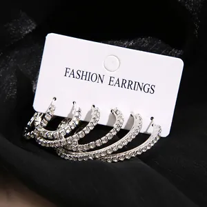Lot de trois paires de créoles argentées étincelantes avec strass de différentes tailles