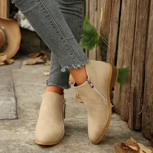 Eleganti stivaletti in ecopelle beige da donna con cerniera laterale e tacco a blocco