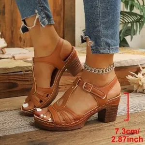 Sandales élégantes à plateforme marron avec talon bloc et bride en T ajustable à boucle