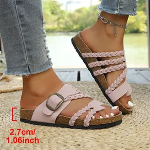 Detailansicht der rosa geflochtenen Sandalen mit einer bequemen 2,7 cm Sohle