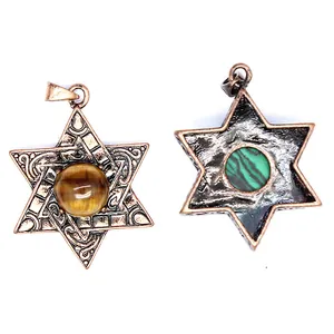 Détails recto-verso de pendentifs vintage Étoile de David avec pierres naturelles