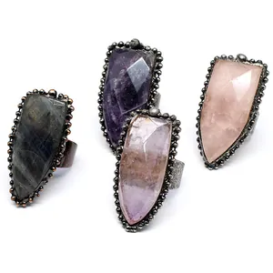 Anillos de escudo vintage con piedras naturales facetadas como amatista, cuarzo y más