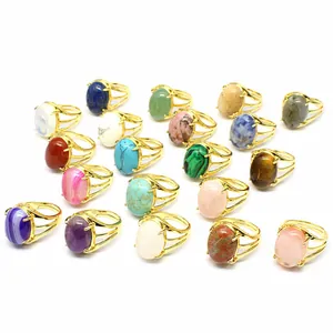Collezione di anelli in pietra naturale placcati oro 24k, vari colori e venature uniche.