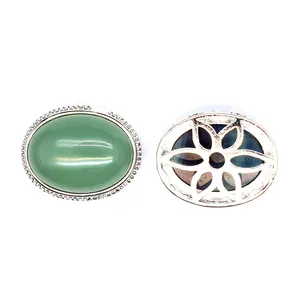 Gepolijste groene ovale kristallen hanger met decoratieve bloemige zilveren achterkant