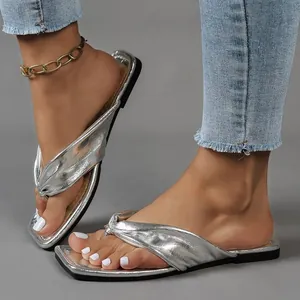 Infradito metallizzati argento da donna, eleganti scarpe estive piatte con punta quadrata