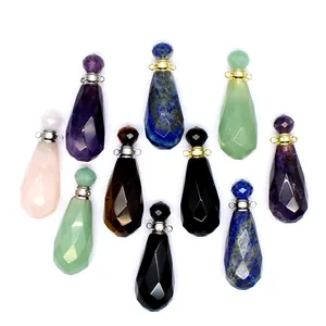 Selección de colgantes de frascos de perfume de piedras naturales con corte de lágrima.