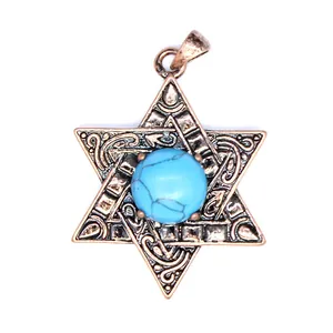 Vue détaillée du pendentif vintage en bronze Étoile de David avec une pierre de turquoise