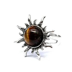 Verstellbarer Ring im Vintage-Sonnendesign mit poliertem Naturstein aus Tigerauge-Detail