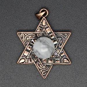 Pendentif hexagramme vintage avec centre en pierre naturelle vue macro