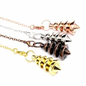 Quatre variantes de couleur de pendules divinatoires coniques étagés en cuivre.