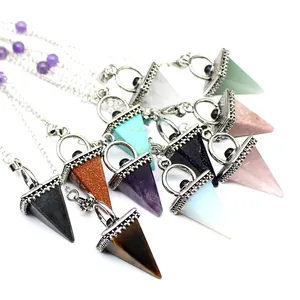 Collection de pendules en cristal de pierre naturelle pyramide inversée style vintage.