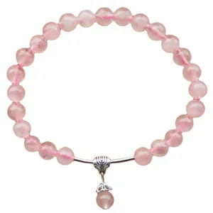 Elegantes 6-mm-Rosa-Quarzkristall-Perlenarmband mit silberfarbenem Charm-Akzent.