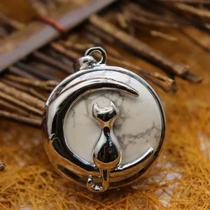 Pendentif chat et croissant de lune en argent avec incrustation de pierre marbrée