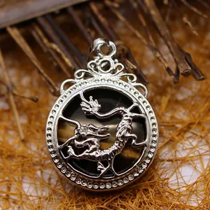 Collana con ciondolo a forma di drago in argento traforato vintage con gemma marrone
