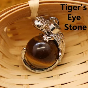 Eidechsen-Anhänger-Halskette mit natürlicher Tigerauge-Stein-Kugel in Silberoptik