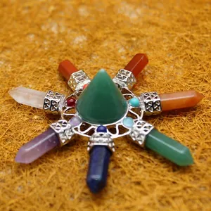Set di sette cristalli curativi chakra con piramide centrale in aventurina verde decor